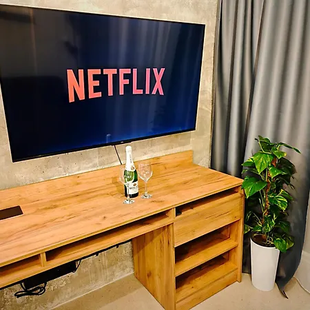 Axiom - Zenith Iii - Netflix, Hbo, Champagne * Koszyce
