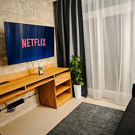 Axiom - Zenith Iii - Netflix, Hbo, Champagne Koszyce