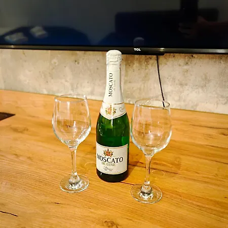 Axiom - Zenith Iii - Netflix, Hbo, Champagne דירה קושיצה