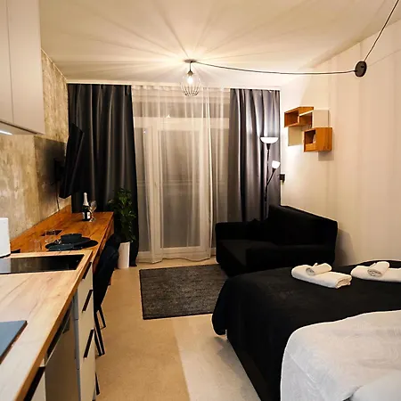 Axiom - Zenith Iii - Netflix, Hbo, Champagne קושיצה