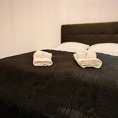 Axiom - Zenith Iii - Netflix, Hbo, Champagne קושיצה