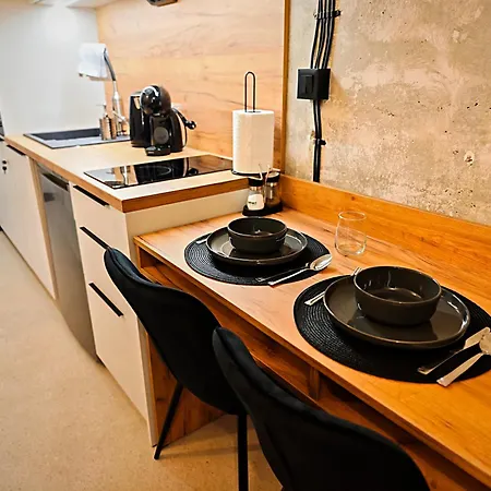 Axiom - Zenith Iii - Netflix, Hbo, Champagne דירה