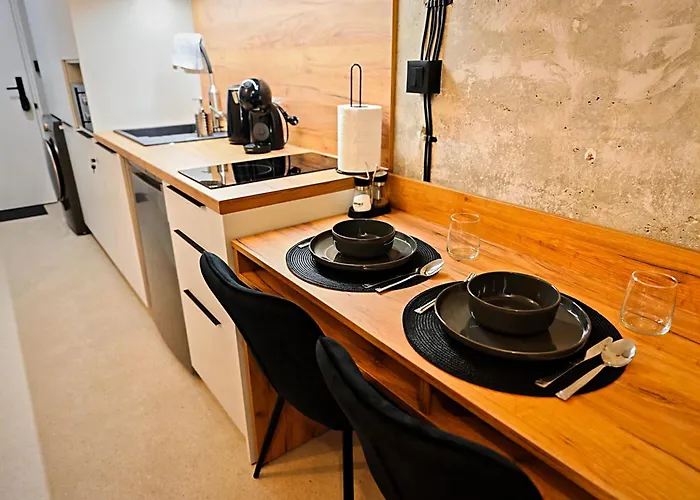 Axiom - Zenith Iii - Netflix, Hbo, Champagne Lejlighed