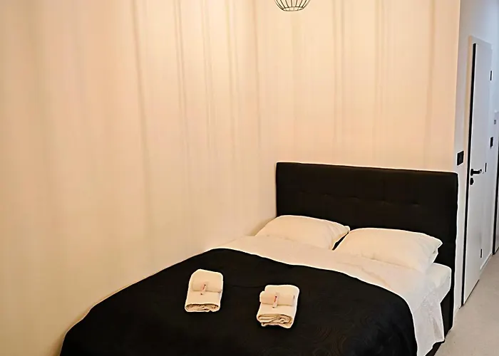 Axiom - Zenith Iii - Netflix, Hbo, Champagne Lejlighed *