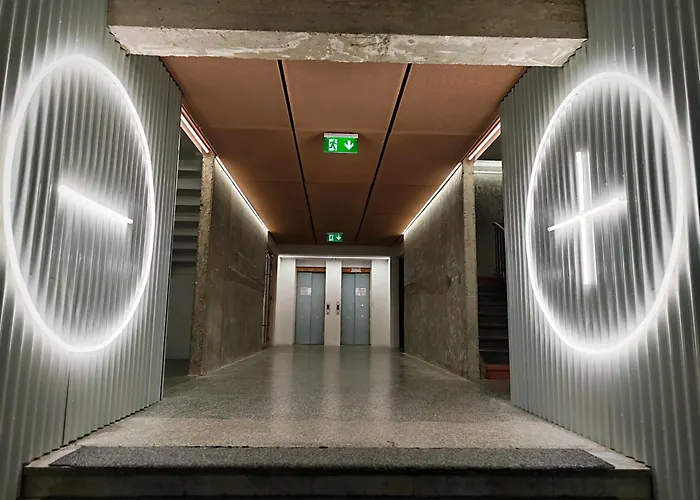 Axiom - Zenith Iii - Netflix, Hbo, Champagne *